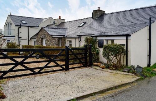 Llanfaethlu House | Gardd Efa