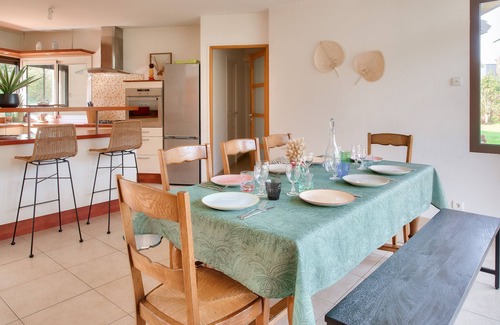 Fouesnant Ski Chalet | Garden and pool - 1km from beach- For 8