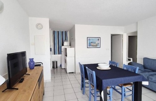 Fouras Apartment | Garden apartment with sea view and swimming pool