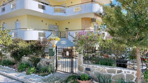 Kavala Apartment | Garden Beach House