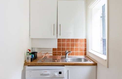 Addison Apartment | Garden Flat In the Heart of London