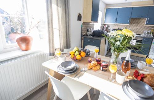 Banbury House | Garden House near shops in quiet location