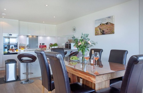 Newquay Apartment | Garden Level Apartment with three bedrooms and Stunning Sea Views