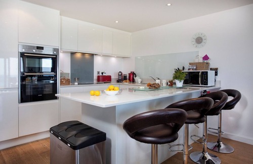 Newquay Apartment | Garden Level Apartment with three bedrooms and Stunning Sea Views