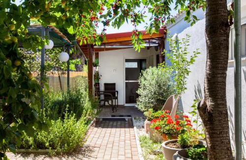 Fanari Apartment | Garden Rooms