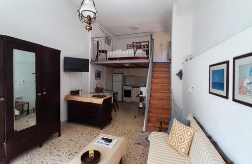 Leonidio Apartment | Garden's Home