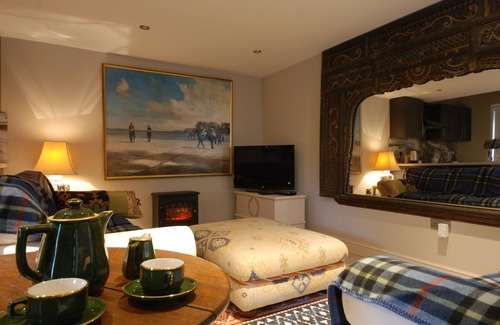 Ebbesborne Wake Apartment | Garden studio cottage on 2 floors in Teffont