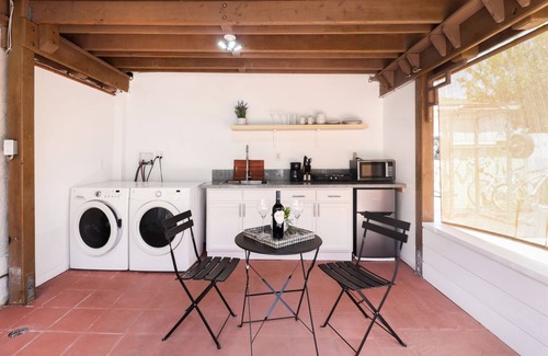 Gardena Apartment | Garden Suite! 10 mins. to Beach🏖 , Close to LAX✈️