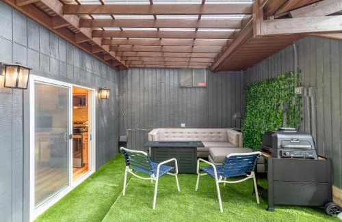 Silver Lake House | Garden Suite Two Bedroom with Hot Tub Sauna Outdoor kitchen and Game Room