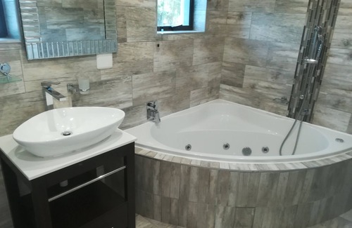 Bezuidenhout Valley Hotel | Garden Top Hotel