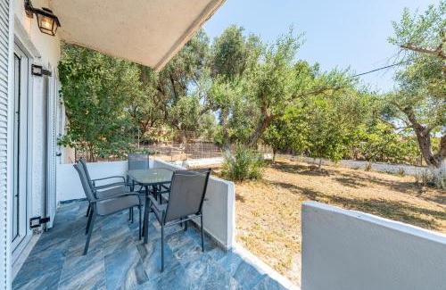 Notos Apartment | Garden View Apartment Poseidonas