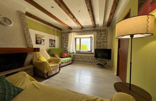 Prcanj House | Garden Vista Stone House