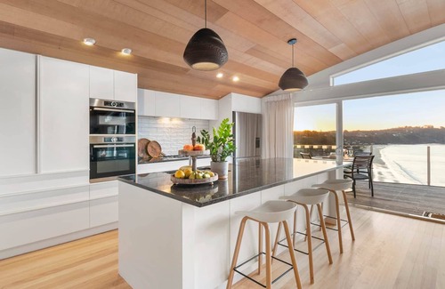 Onetangi House | GARRATT VIEW | Coast & Country |