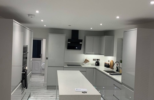 Holyhead House | Garreg Fawr Trearddur bay Holiday Home to let