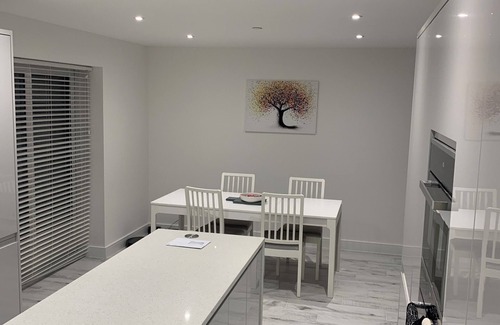 Holyhead House | Garreg Fawr Trearddur bay Holiday Home to let