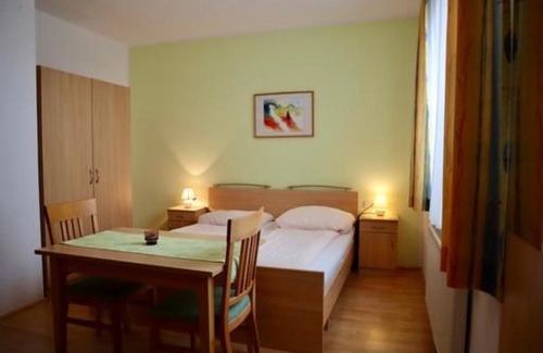 Asten House | Gasthaus-Pension zum Löwen