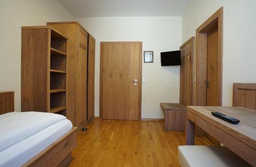 Kotschach-Mauthen Hotel | Gasthof-Fleischerei Engl