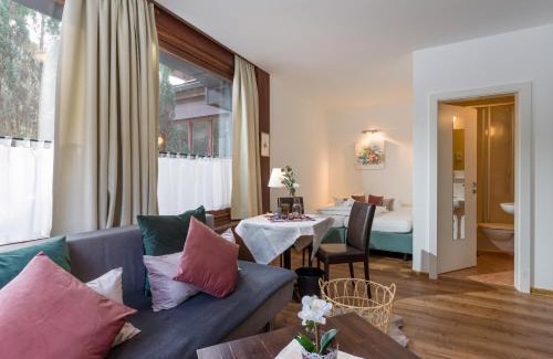 Mayrhofen House | Gasthof Restaurant Waldcafé