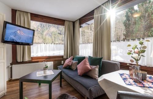 Mayrhofen House | Gasthof Restaurant Waldcafé