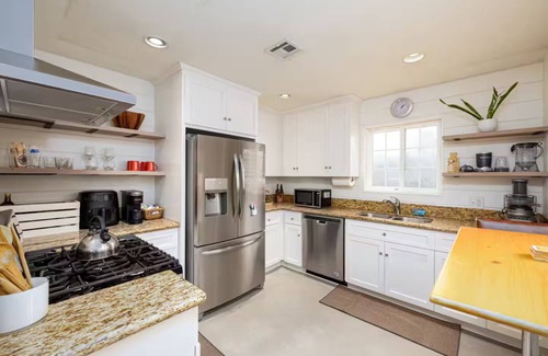 Little Armenia House | Gated 2BD - AC - Family Friendly