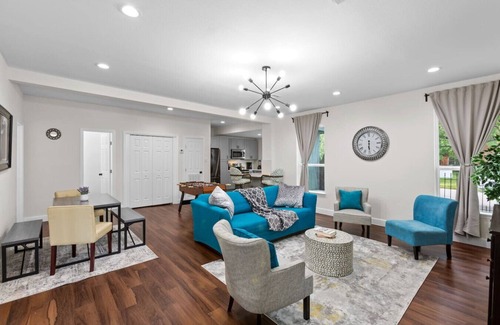 South Central Houston Apartment | Gated 5BR Duplex Med Center Downtown NRG