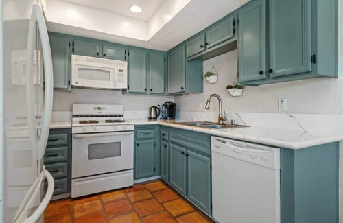 Indio Apartment | Gated Desert Escape | Pool, Golf, Gym, Tennis