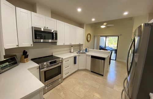 Samsula-Spruce Creek Condo | Gated - Pool - Golf - Dining - Daytona - Fly-in