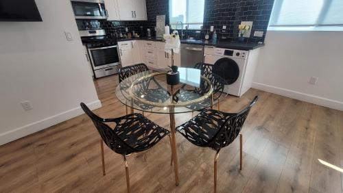 Van Nuys House | Gated private house with own parking Sherman Oaks