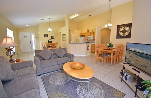 Solana House | Gated Resort- Pool- Amenities- Close to Theme Parks