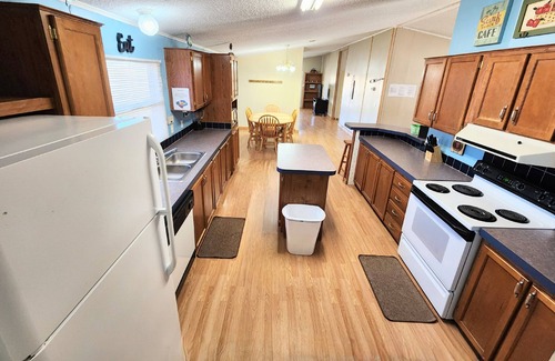 Buchanan Dam House | Gated, Waterfront, Water Pad, Horseshoes, Ping Pong Table, Shaded Fishing Pier