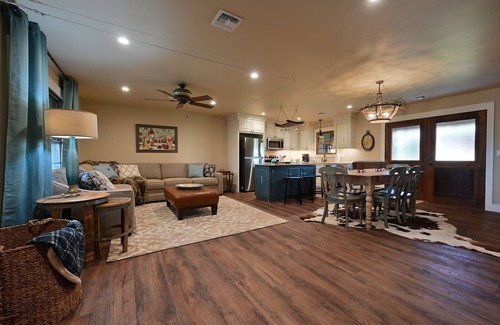 Fredericksburg House | Gateway Gathering House - Fredericksburg, Wineries, close to town.