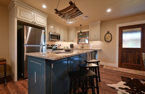 Fredericksburg House | Gateway Gathering House - Fredericksburg, Wineries, close to town.