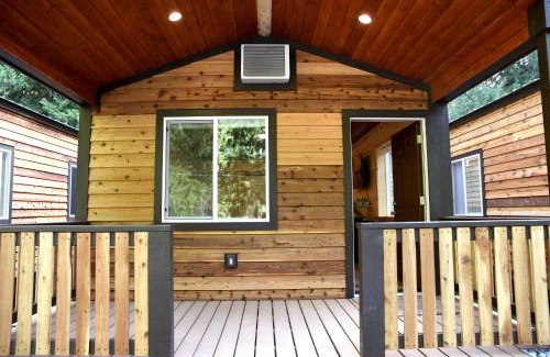 Nisqually Park Hotel | Gateway Inn & Cabins