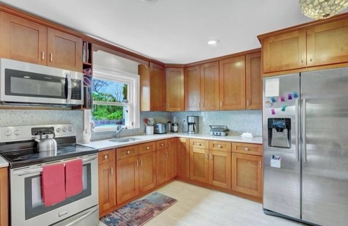 Mastic Beach House | Gateway to the Hamptons in Mastic BeachnEntire home in Mastic Beach, New York.