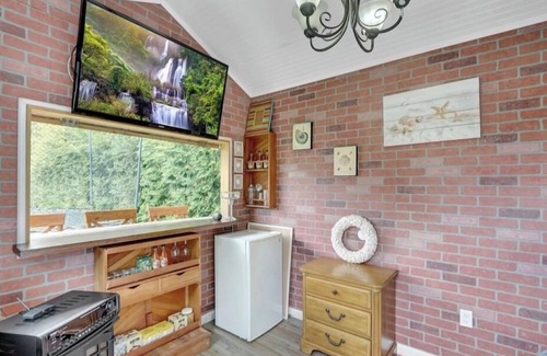 Mastic Beach House | Gateway to the Hamptons in Mastic BeachnEntire home in Mastic Beach, New York.