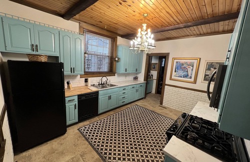 Davenport House | Gatsby charm with modern comforts! Historic home & neighborhood w large backyard