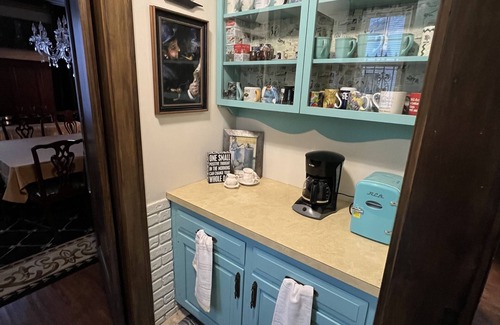 Davenport House | Gatsby charm with modern comforts! Historic home & neighborhood w large backyard