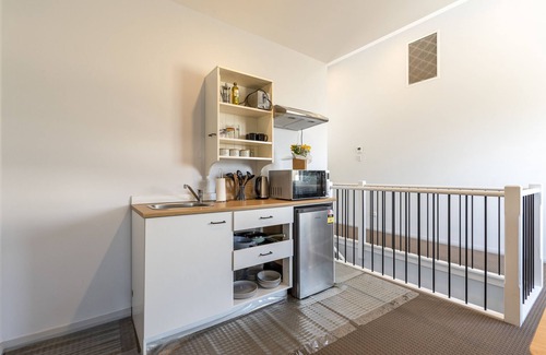 Gawler East House | Gawler Townhouse Modern 1 Bedroom Plus optional Futon, with bathtub