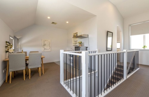 Gawler East House | Gawler Townhouse Modern 1 Bedroom Plus optional Futon, with bathtub