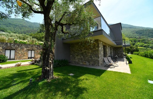 Bolognano-Vignole Apartment | Gazzi Apartments 'Panoramic & Relaxing'