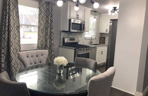 Ashwaubenon House | GB Packer 5 star home ⭐️⭐️⭐️⭐️⭐️ 1 block from Lambeau Field