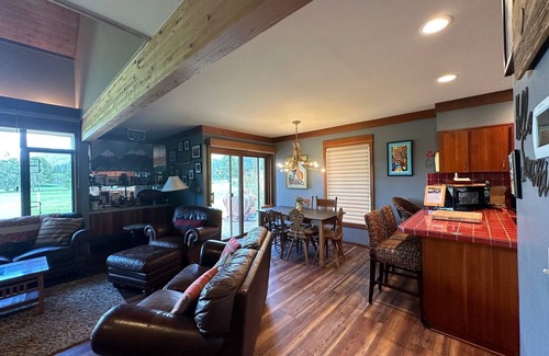 Black Butte Ranch House | GC092 | On Big Meadow18th hole with mountain views. EZ walk to Lodge Pool!