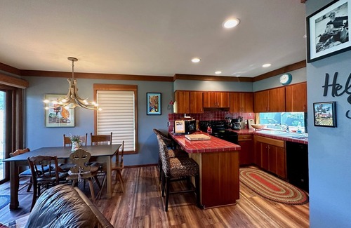 Black Butte Ranch House | GC092 | On Big Meadow18th hole with mountain views. EZ walk to Lodge Pool!