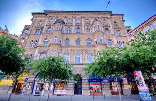 Palace District House | Gellerico Rooms at Rákóczi Square