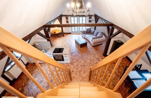 Creglingen Apartment | Gemütliche, eindrucksvolle Maisonette-Wohnung mit großem Balkon und Blick ins Grüne