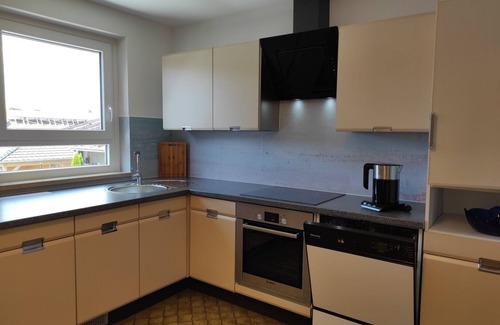 Wiesenbronn Apartment | Gemütliche Ferienwohnung mit Balkon für bis zu 4 Personen