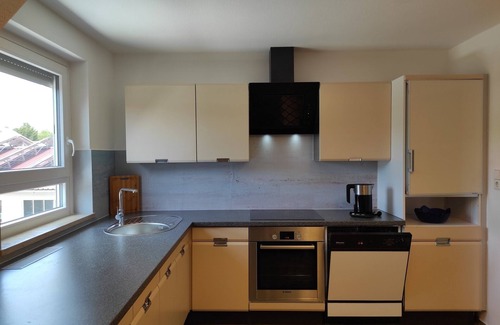 Wiesenbronn Apartment | Gemütliche Ferienwohnung mit Balkon für bis zu 4 Personen