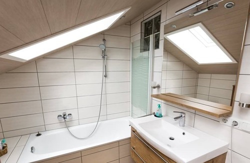 Stadlern Apartment | Gemütliche FeWo (90qm) mit Balkon & herrlicher Aussicht