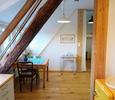 Sterley Apartment | Gemütliche Premium Öko Ferienwohnung in Resthof, super ausgestattet, keine Handwerker und Monteure