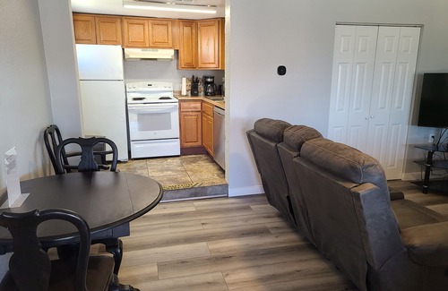 South Tucson House | Gem 2 in the heart of Tucson. Just remodeled! Come stay and enjoy the new look!